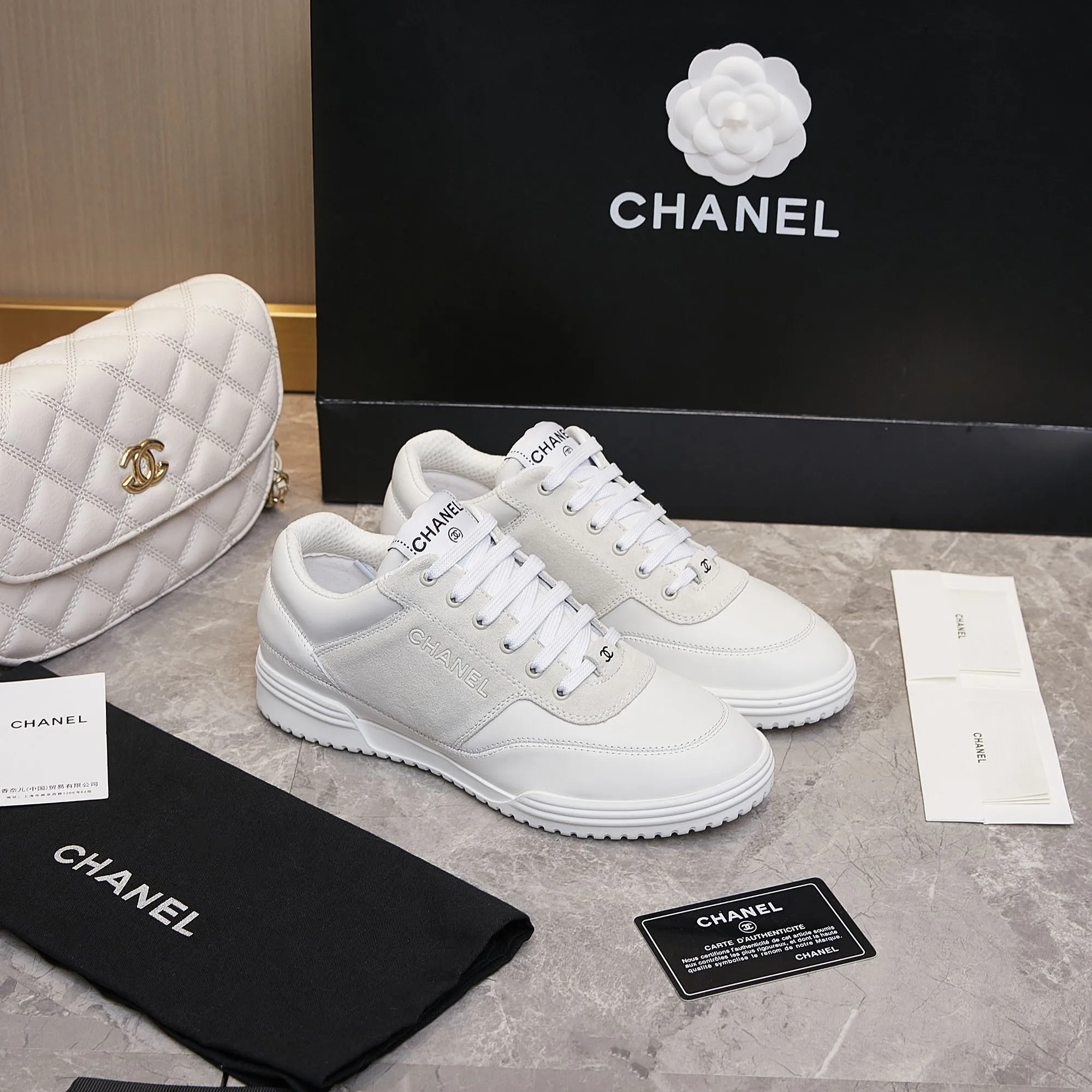 👟👟Ex-factory price 500👟👟 Chanel Chanel - 2023 counter top casual sports shoes This classic design; the upper is electro-embroidered with a variety of craftsmanship; the outsole is fashionable and sporty; it is extraordinary and incorporates a variety of color matching elements... The diversified mix and match is very beautiful and versatile, casual, fashionable, sports and outdoor can be taken into account... ꫛꫀꪝ Go➫ Material: ❶Upper is made of: Original imported cowhide ❷The inner lining is made of: original imported breathable mesh ❸Outsole is based on: original TPU combination outsole Special counter boutique packaging complete set for women 35–41